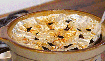 【砂锅红烧肉】撒上葱花