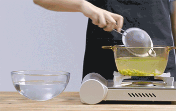 【丝瓜毛豆炒老油条】捞出