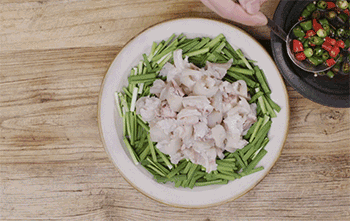 【双椒拌蹄花】淋上凉拌汁