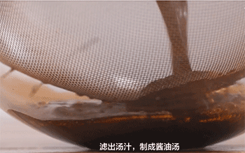 【茨菰炖羊肉】滤出酱油汤