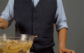 【臭豆腐肥肠煲】捞出