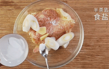 【烤箱版秘制鸡腿饭】腌制