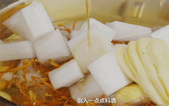 【板栗龙骨汤】煮