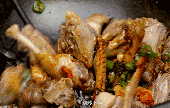 【土豆啤酒鸭】翻炒