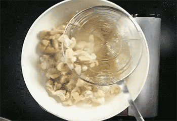 【干煸肥肠】炸