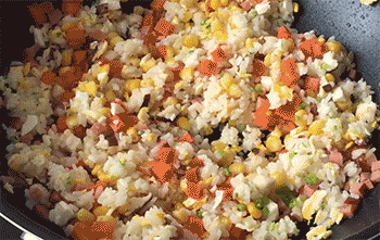 【什锦蛋炒饭】放小葱