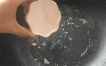 【九转肥肠】炒糖色