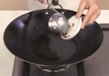 【上汤娃娃菜】倒入枸杞