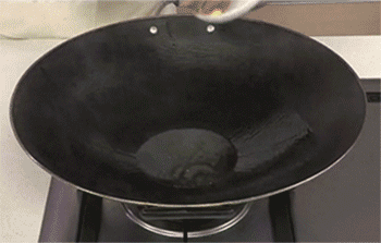 【南瓜汤】爆香