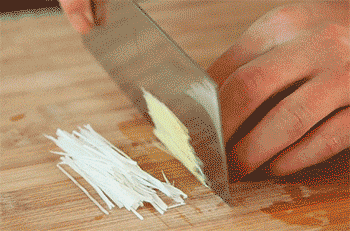 【白灼秋葵】切丝