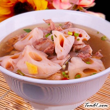 莲藕排骨汤的做法