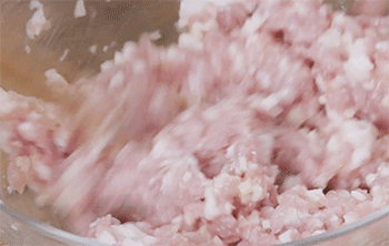 【蛤蜊肉丸汤】搅拌