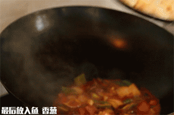 【麻辣鳕鱼】放入鱼