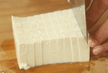 【熊掌豆腐】切