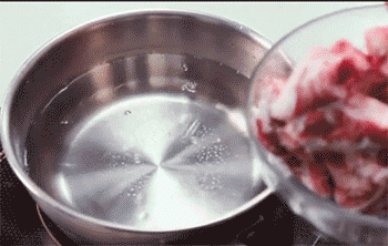 【清炖羊肉】入锅