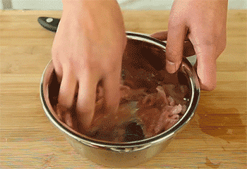 【麻辣肉片】拌匀