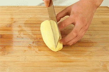 【腊鸡腿烧土豆】土豆