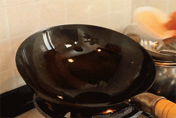 【避风塘炒鸡翅】炒面包糠