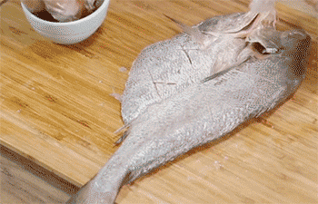 【清蒸黄花鱼】抹豆豉油