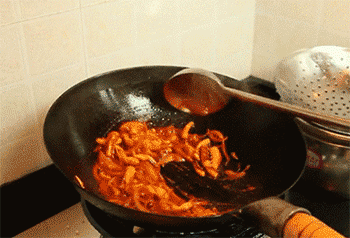 【韩式炒鱿鱼】翻炒