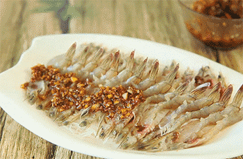 【蒜蓉开边虾】蒸