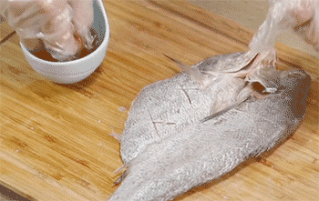 【清蒸黄花鱼】撒