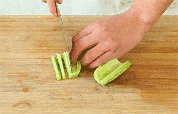 【苦瓜煎蛋】切苦瓜