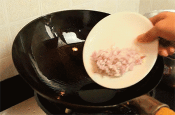 【年糕炒鱿鱼】炒洋葱