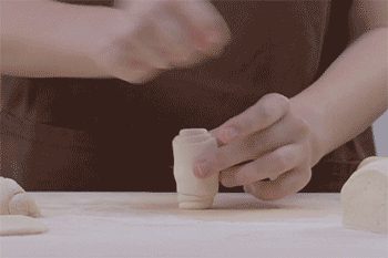 【肉夹馍】压成面饼