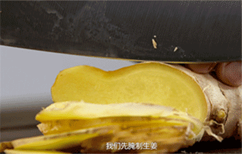 【脆姜鱼露炒猪肉】切片