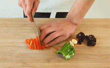 【肉末茼蒿】切末