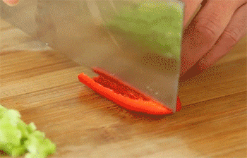 【苦瓜煎蛋】切红椒