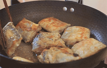 【干炸带鱼】翻面