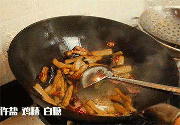 【腊肉烧茄子】调味