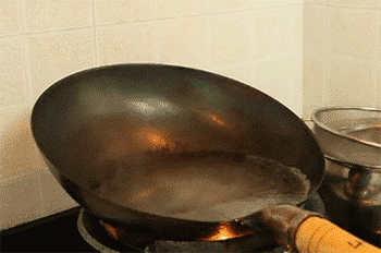 【蚝油双菇】取一锅开水