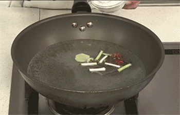 【盐水虾】放入盐