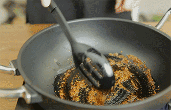 【孜然羊肉】炒香