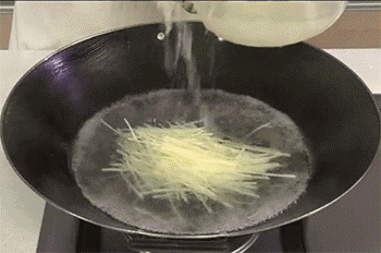 【凉拌土豆丝】煮