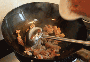 【咖喱鸡】加入洋葱