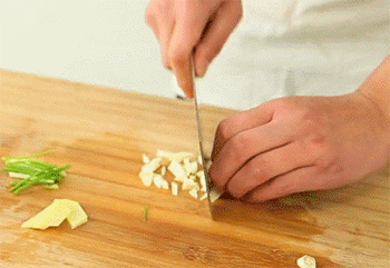 【腊鸡腿烧土豆】蒜