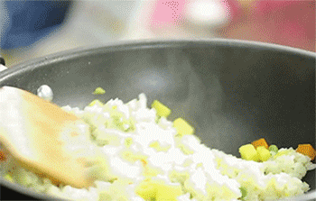 【菠萝饭】翻炒