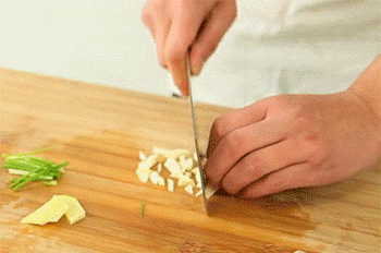 【桂花鸡翅】姜蒜