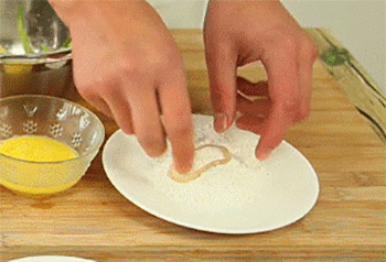 【香炸鱿鱼圈】裹