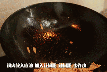 【麻辣肉片】加入花椒粉