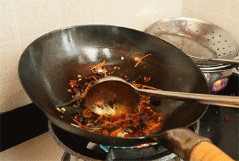 【熊掌豆腐】炒匀