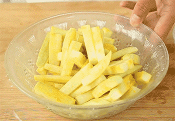 【鱼香茄条】加入淀粉