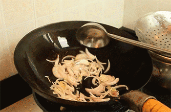 【韩式炒鱿鱼】翻炒