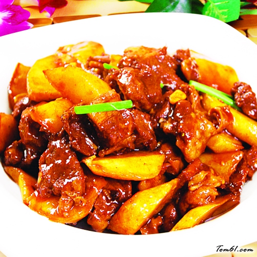土豆烧肉的做法
