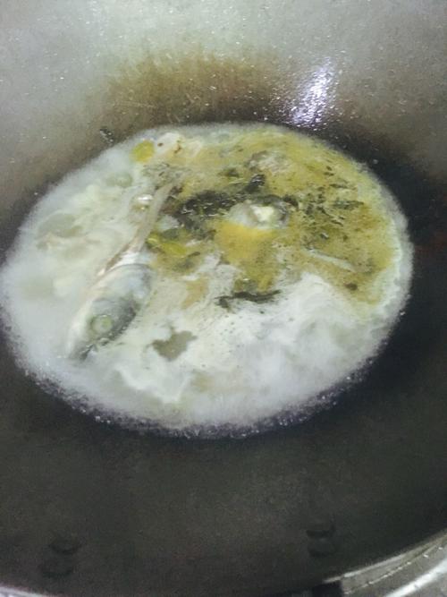 【老坛酸菜片片鱼】