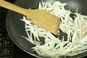 【手撕杏鲍菇】放木耳